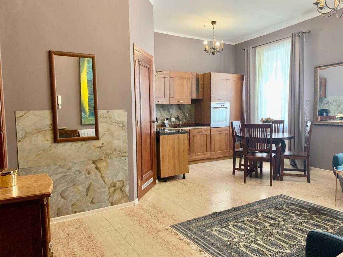 Beautiful And Charming Apartment In The Heart Of The Old Town วอร์ซอ ภายนอก รูปภาพ